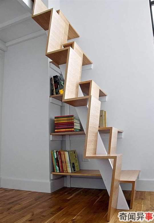 Snazzy-staircase-ledaing-to-the-loft